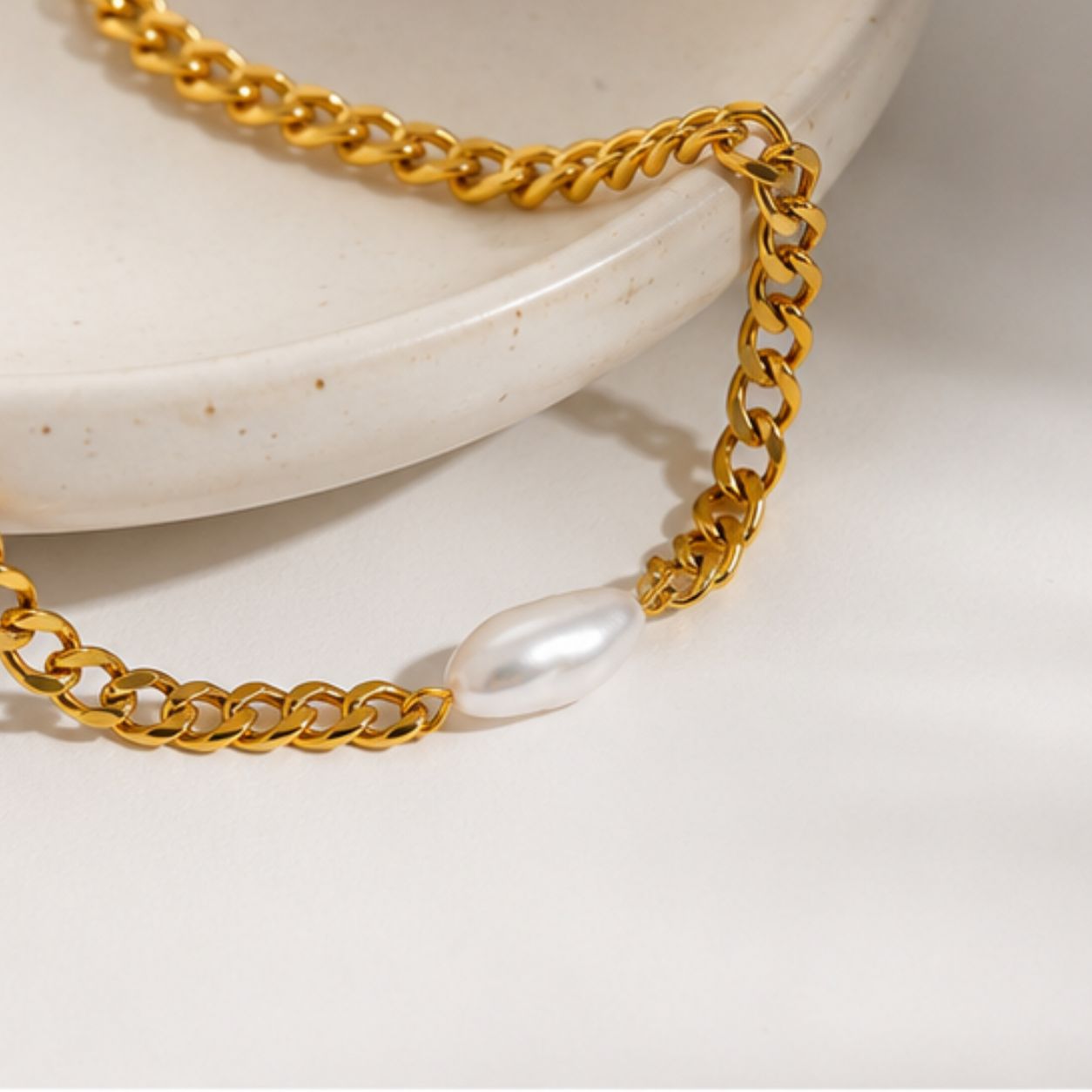 Saanvi Chunky Pearl Chain Necklace