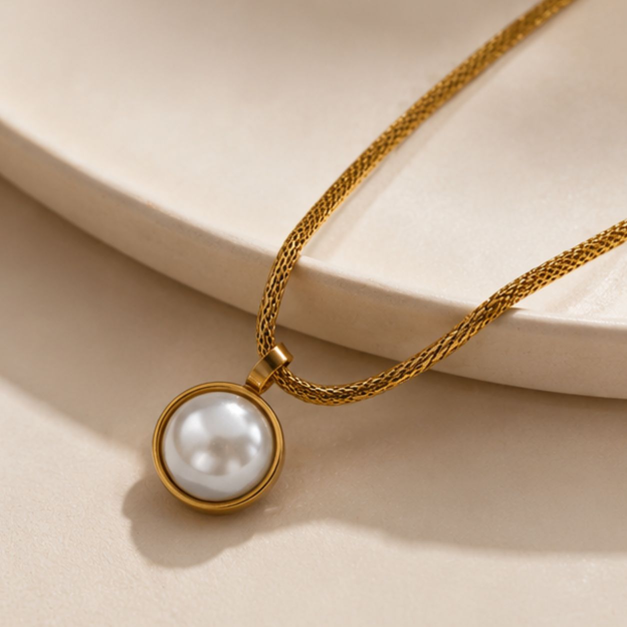 Halo Pearl Gold Necklace
