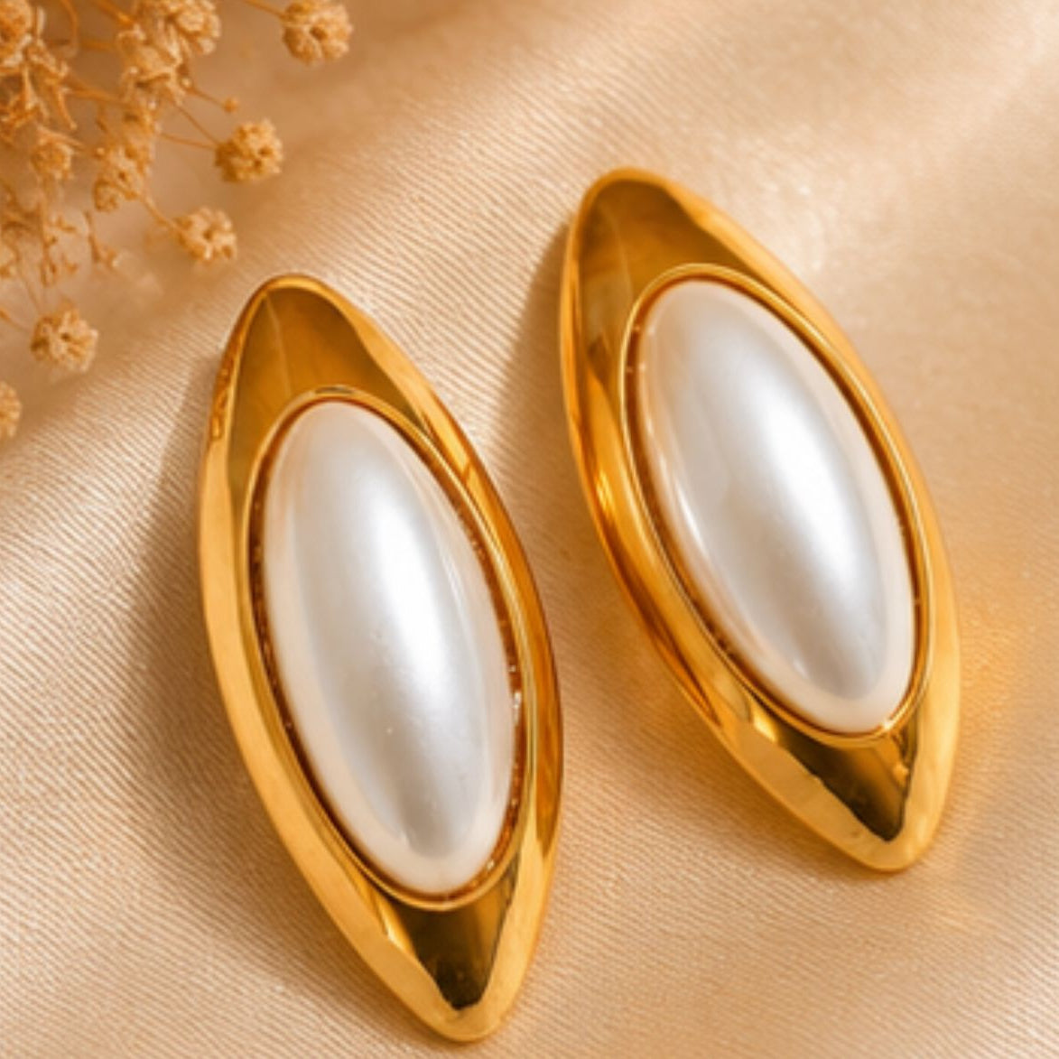 Zehra Pearl Capsule Earrings