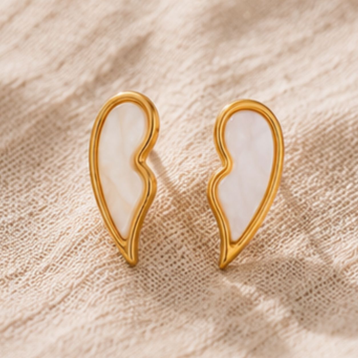 Aahana Shell Heart Stud Earrings