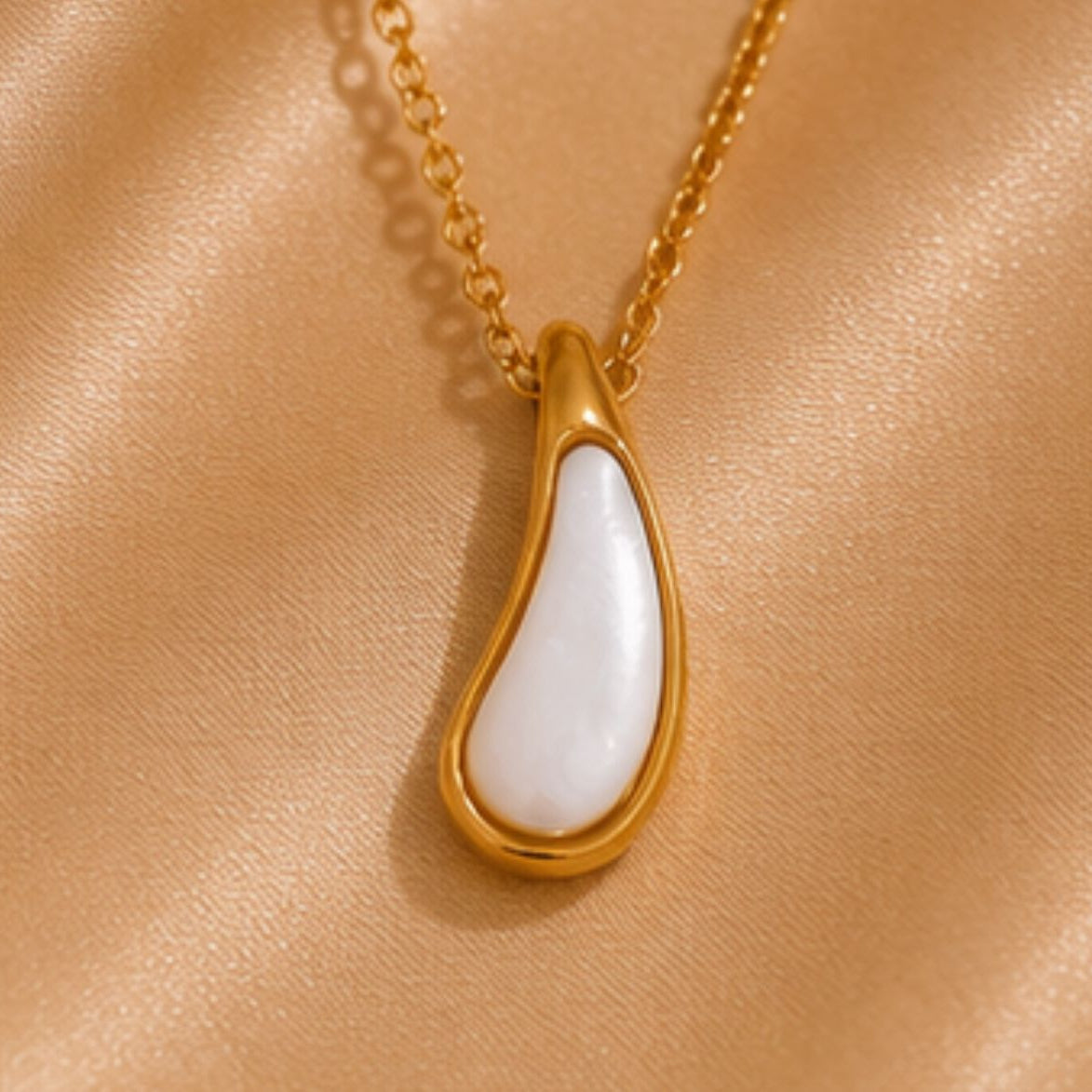 Saanvi Shell Necklace