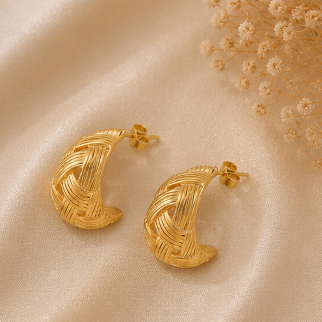 Aarna Weave Hoops
