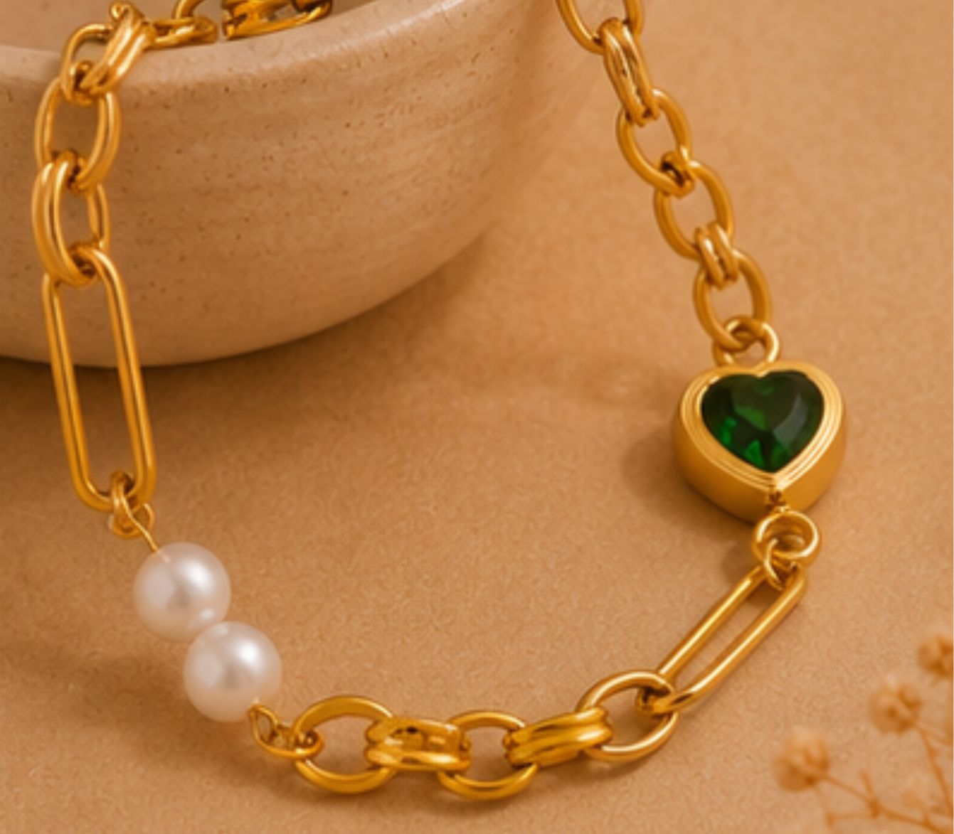 Emerald Link Embrace Bracelet