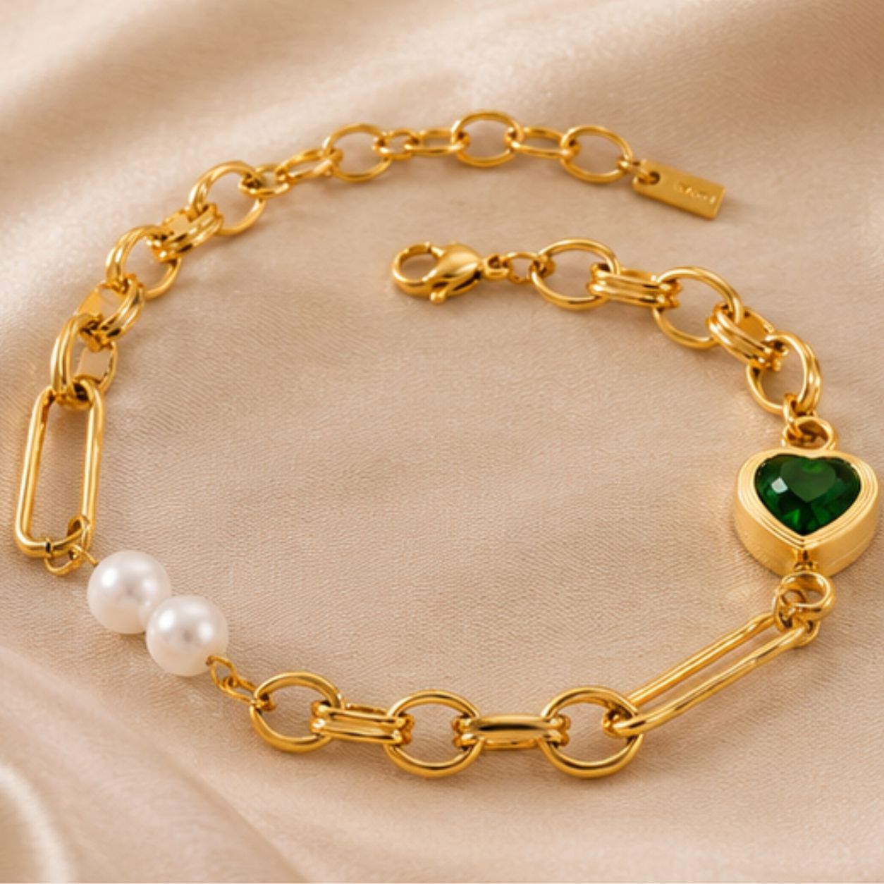 Emerald Link Embrace Bracelet