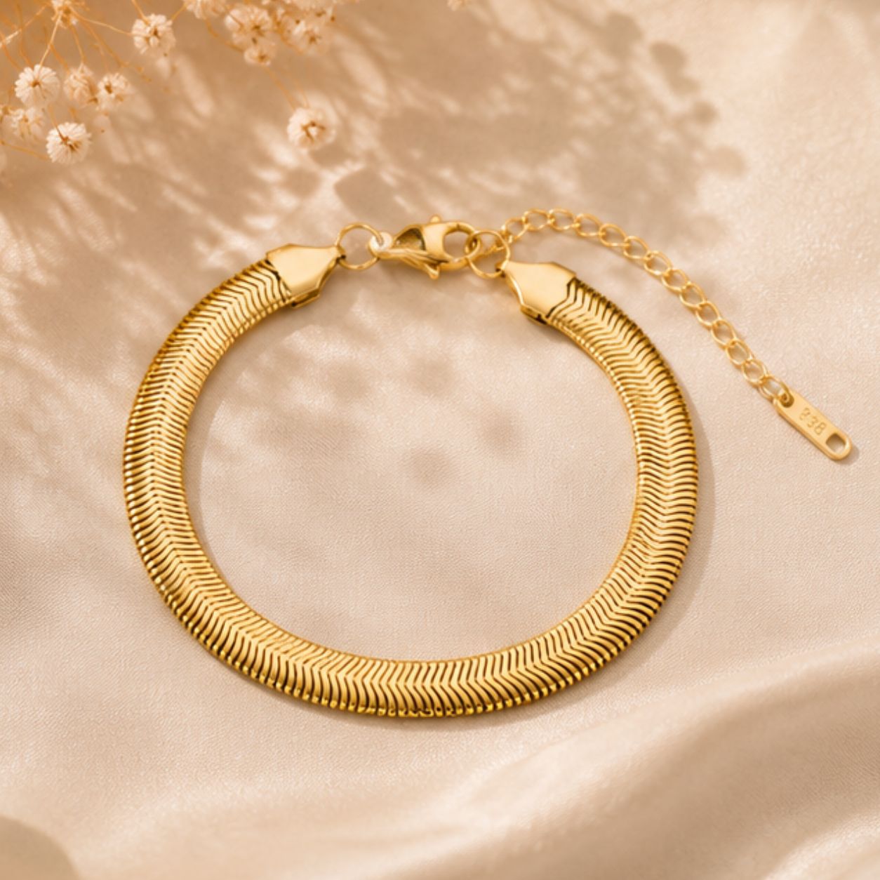 Arya Curve Bracelet