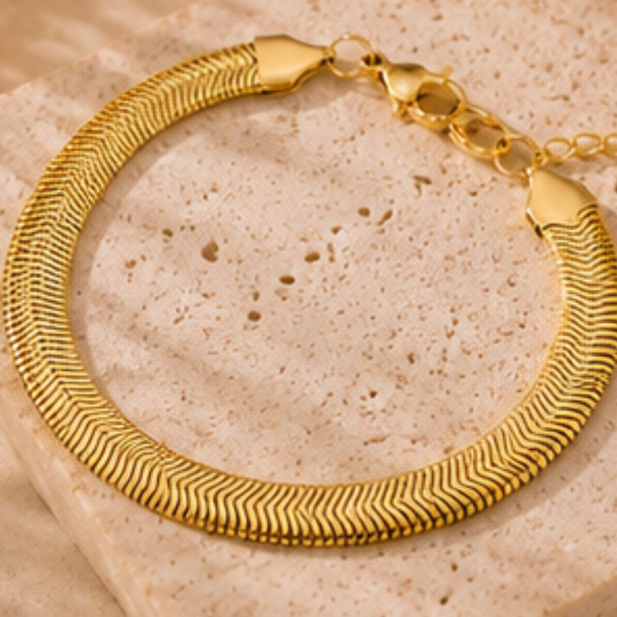 Arya Curve Bracelet