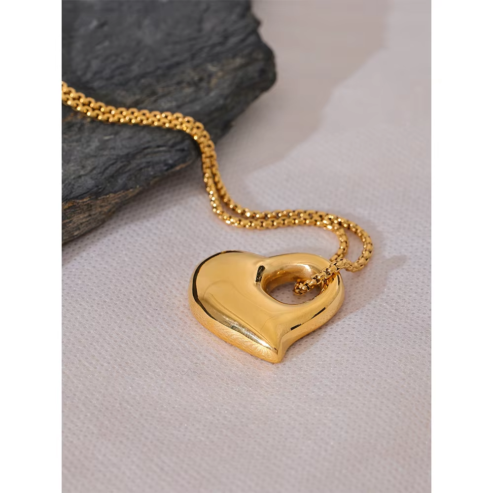 Aahana Heartfall Necklace