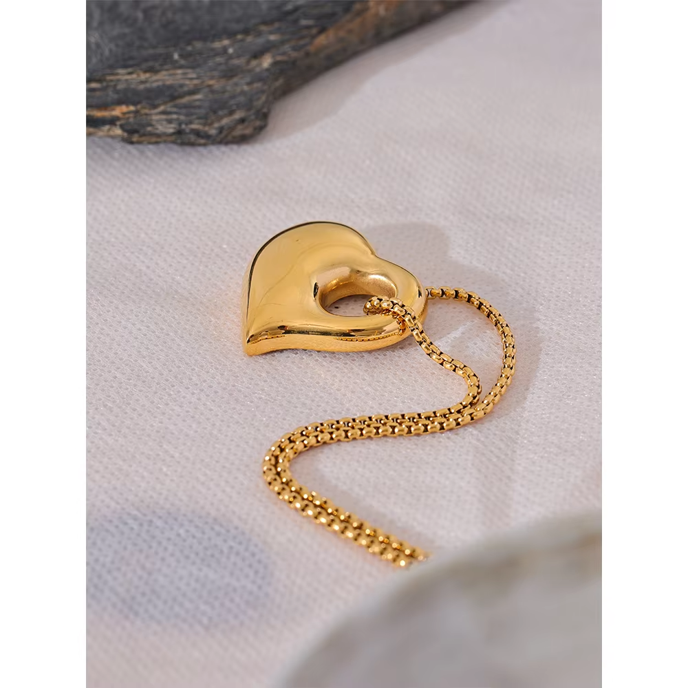 Aahana Heartfall Necklace