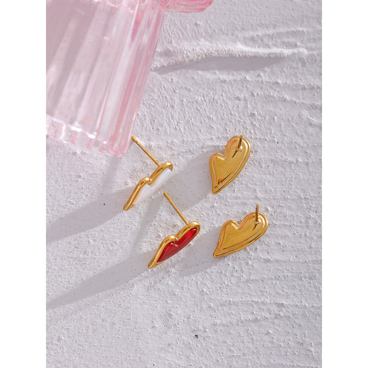 Aahana Shell Heart Stud Earrings