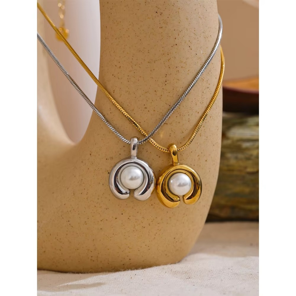 Aarvi Pearl Pendant