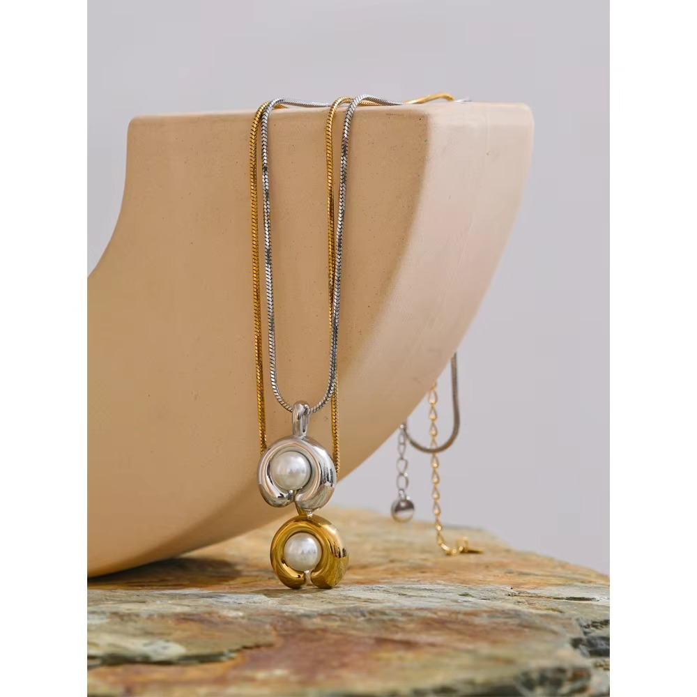 Aarvi Pearl Pendant