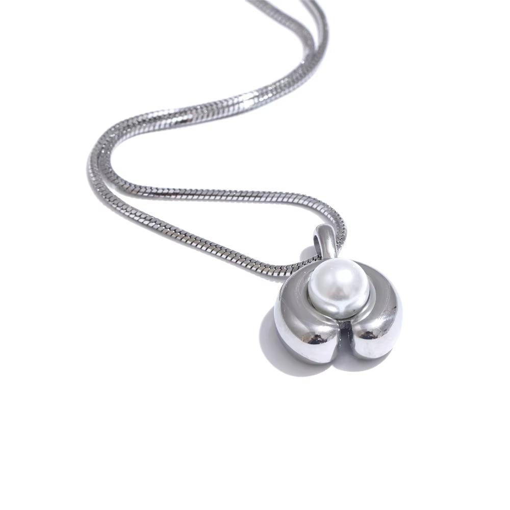 Aarvi Pearl Pendant
