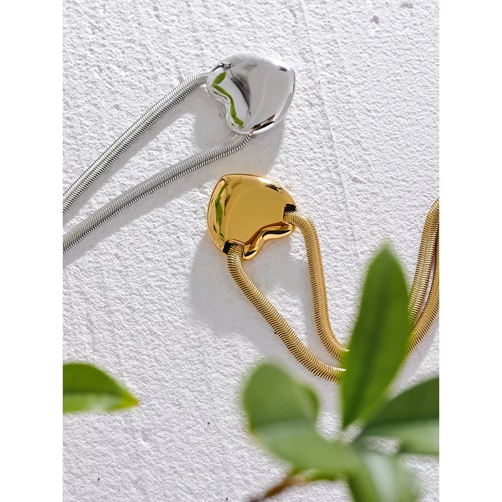 Aarohi Bold Heart Necklace