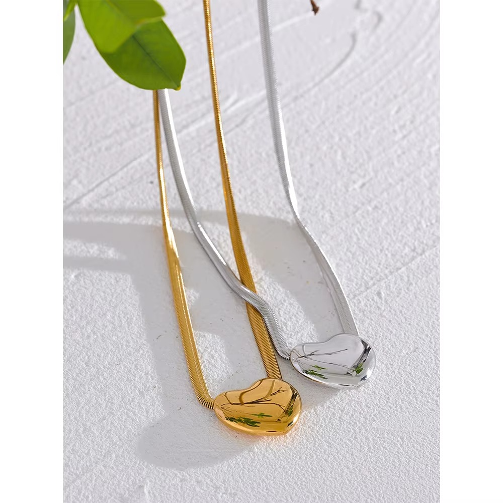 Aarohi Bold Heart Necklace