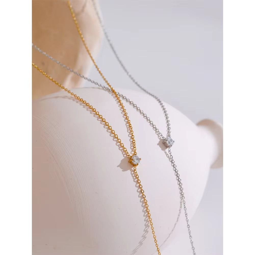 Eira Solitaire Trail Necklace