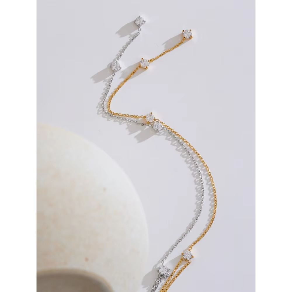 Eira Solitaire Trail Necklace