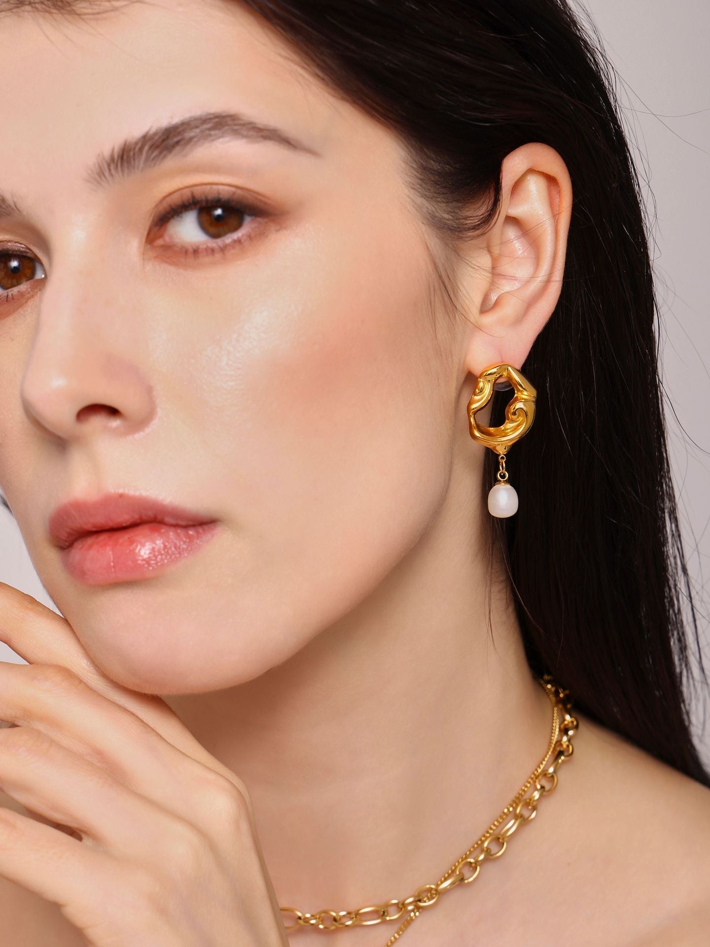 Elara Pearl Sculpt Hoops