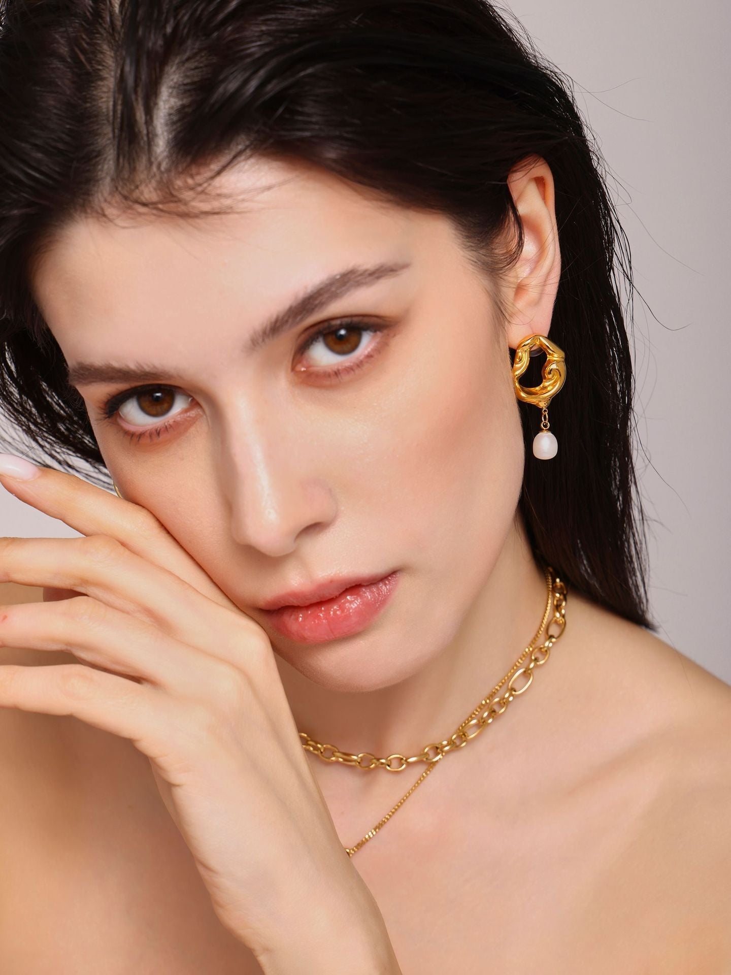 Elara Pearl Sculpt Hoops