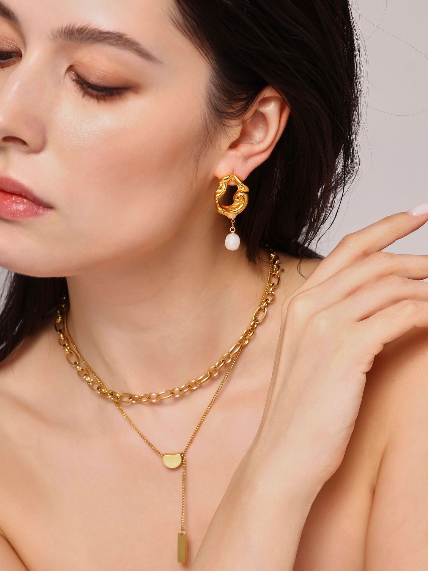 Elara Pearl Sculpt Hoops