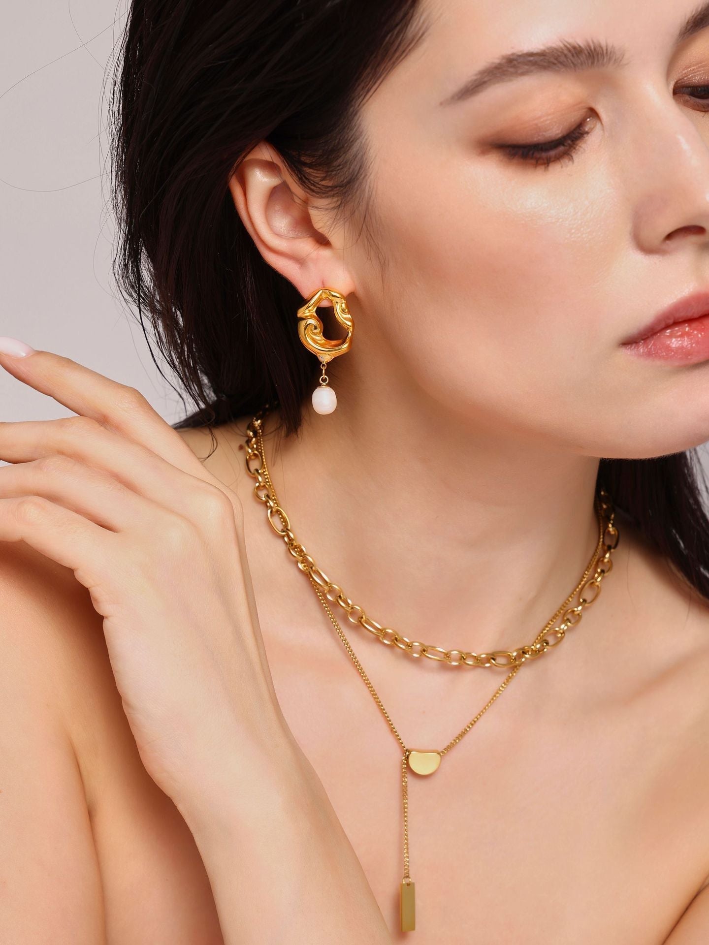 Elara Pearl Sculpt Hoops