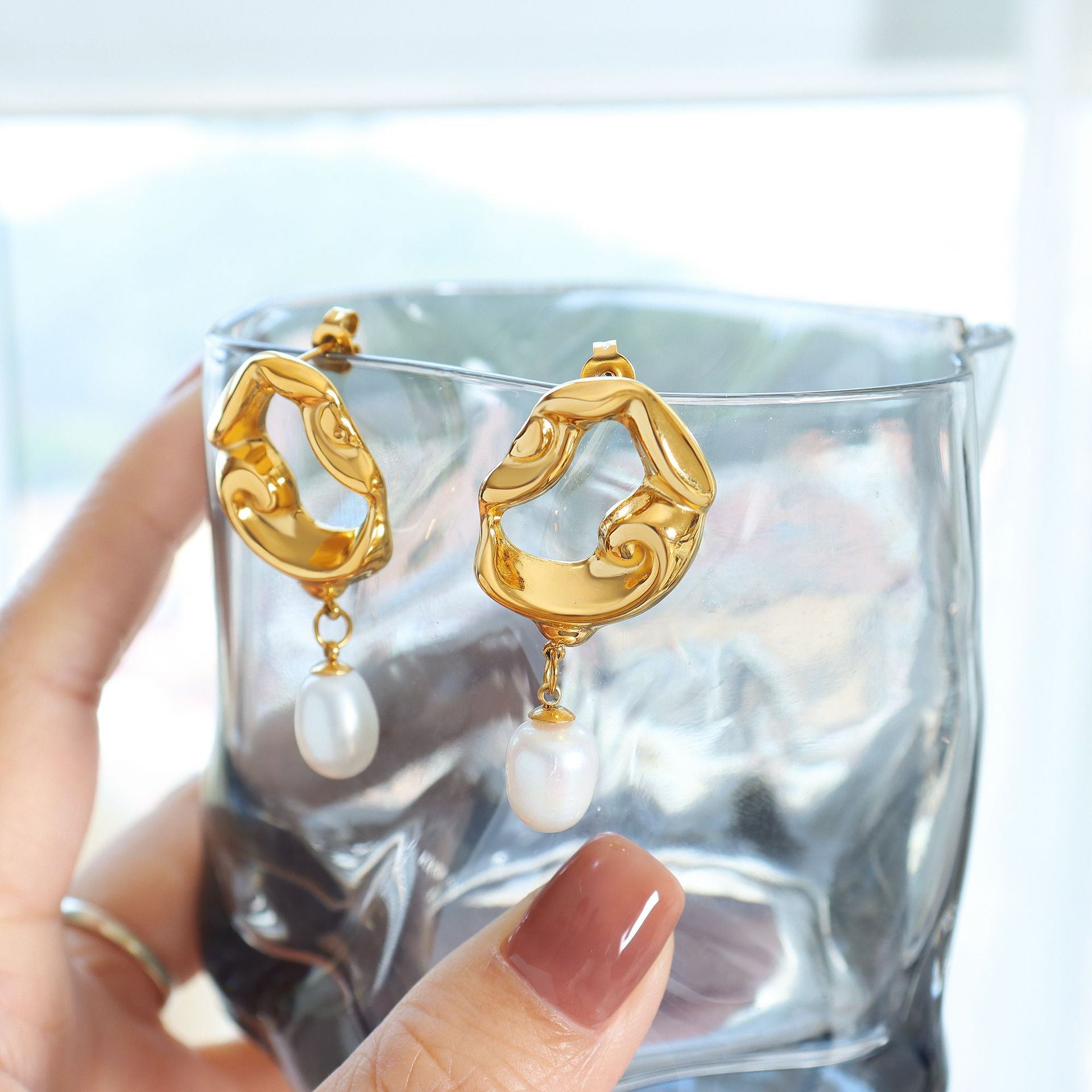 Elara Pearl Sculpt Hoops