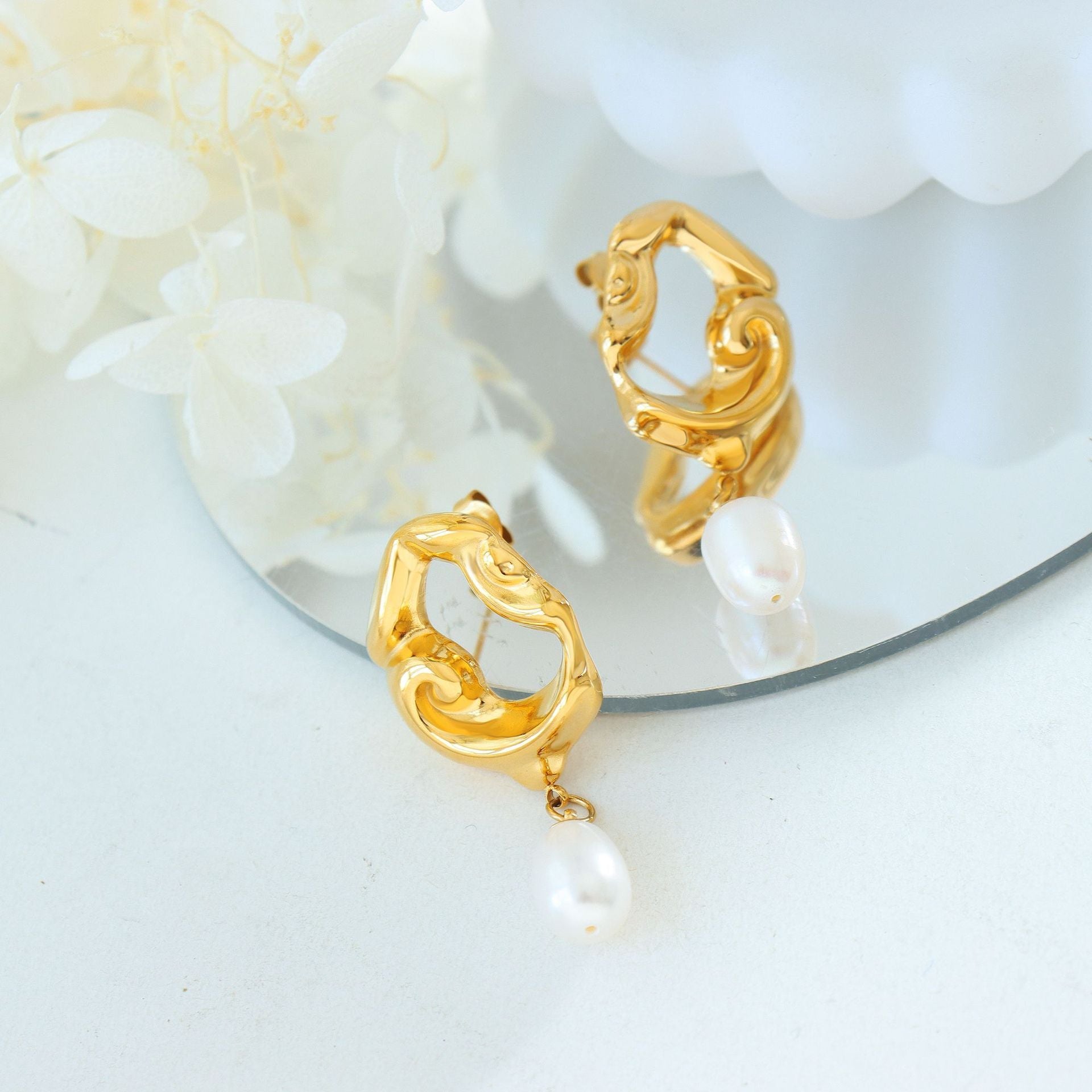 Elara Pearl Sculpt Hoops