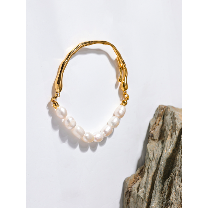 Elira Pearl Gold Curve Bracelet
