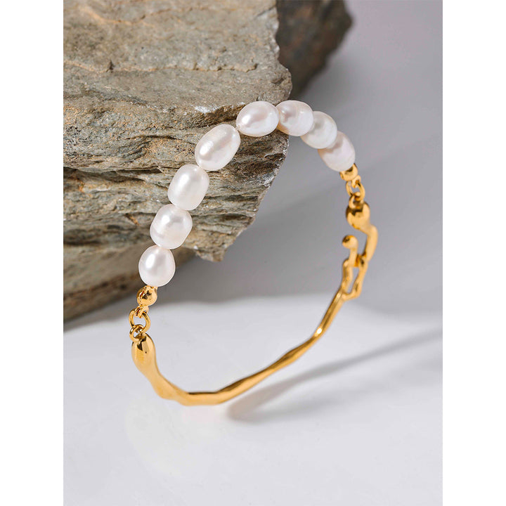 Elira Pearl Gold Curve Bracelet