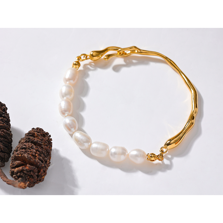 Elira Pearl Gold Curve Bracelet