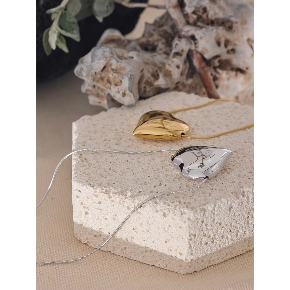 Inaaya Heart Pendant Necklace