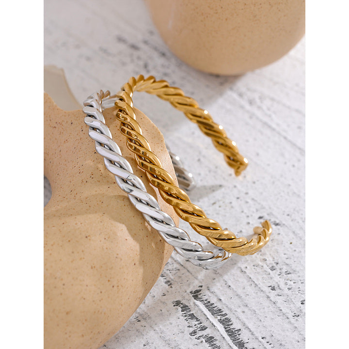 Inaaya Twist Bracelet