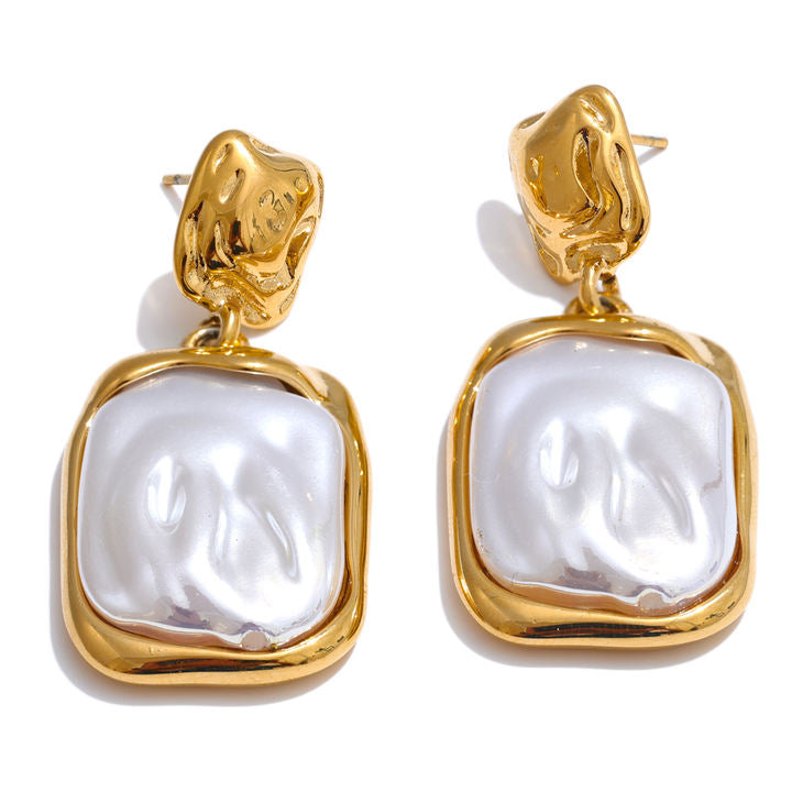 Ishita Sculpted Pearl Earrings