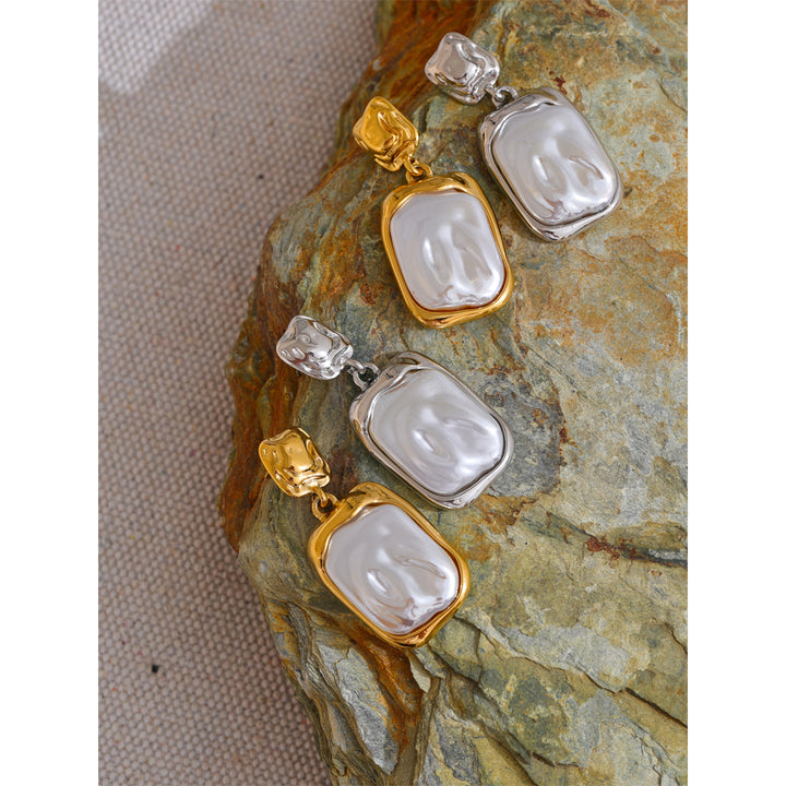 Ishita Sculpted Pearl Earrings