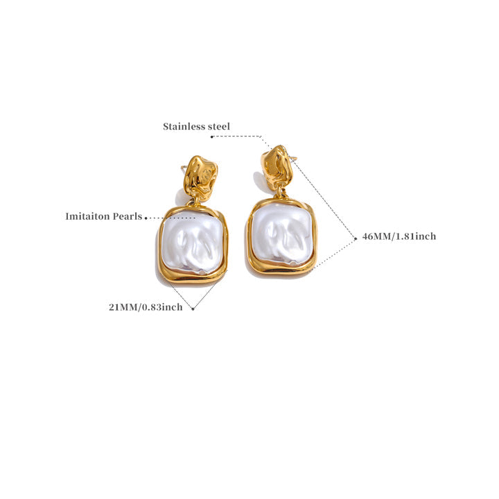 Ishita Sculpted Pearl Earrings