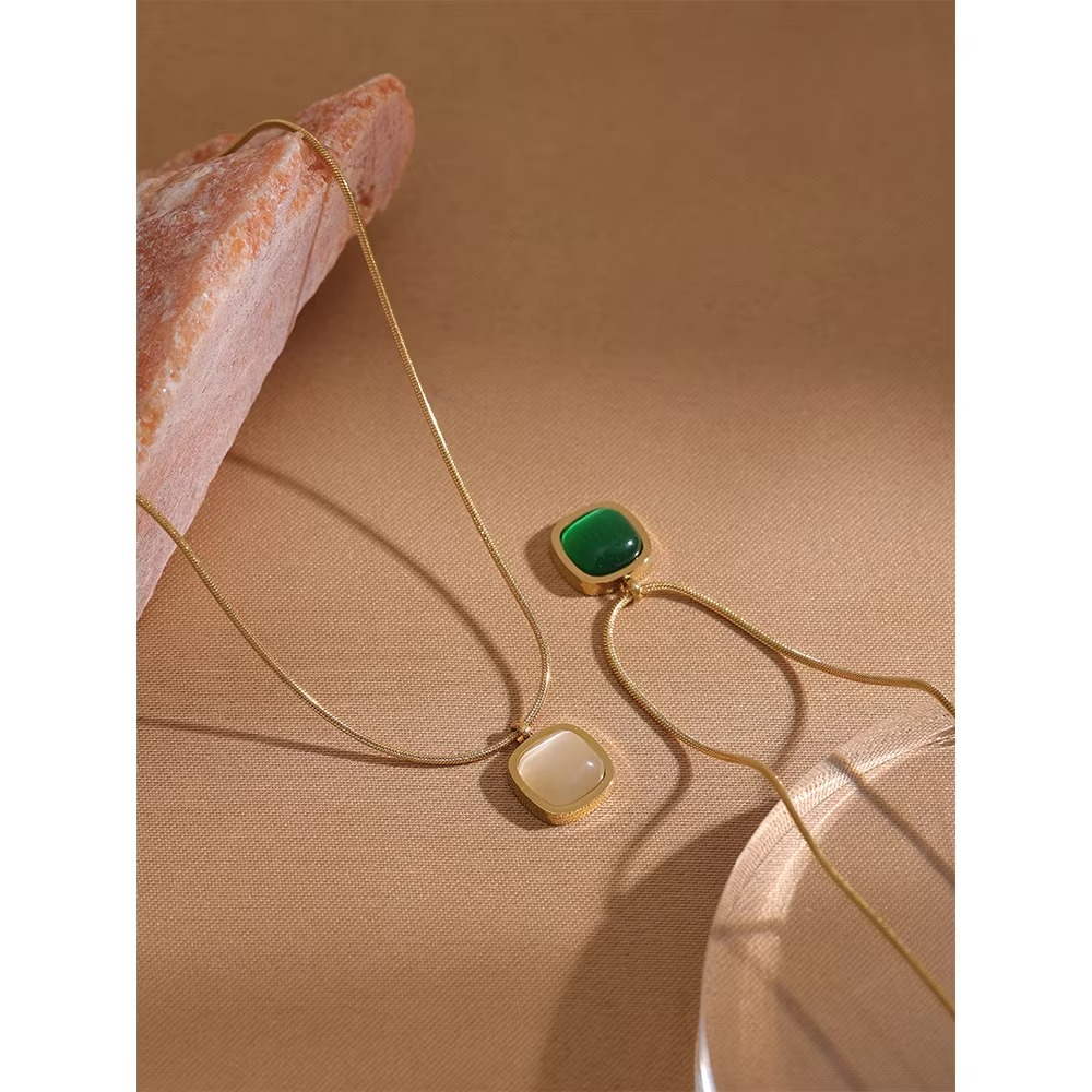 Mitali Emerald Glow Necklace