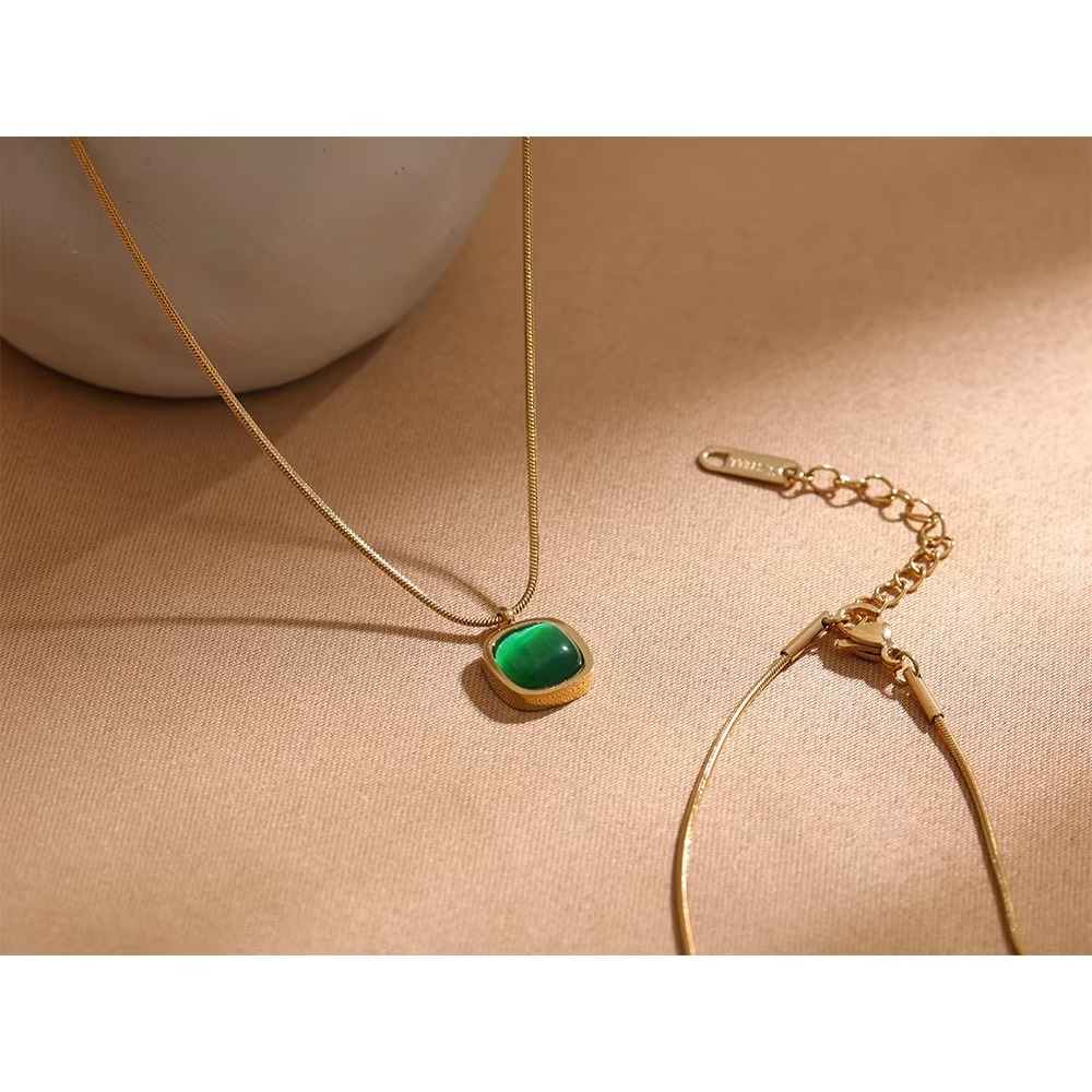 Mitali Emerald Glow Necklace