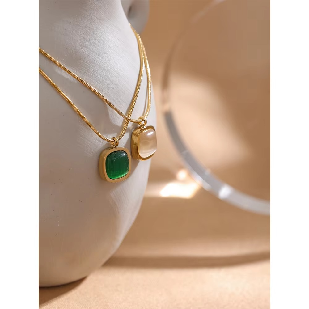 Mitali Emerald Glow Necklace