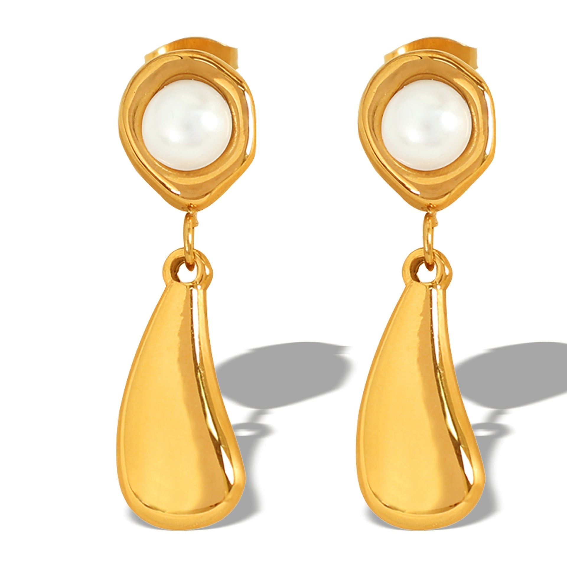 Nayra Pearl Drop Studs