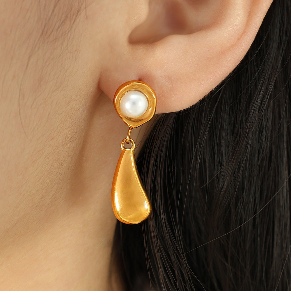 Nayra Pearl Drop Studs