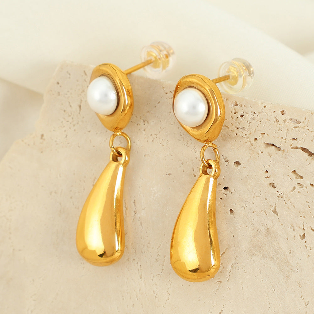Nayra Pearl Drop Studs