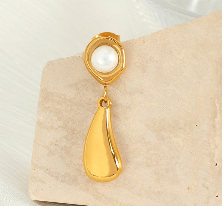 Nayra Pearl Drop Studs