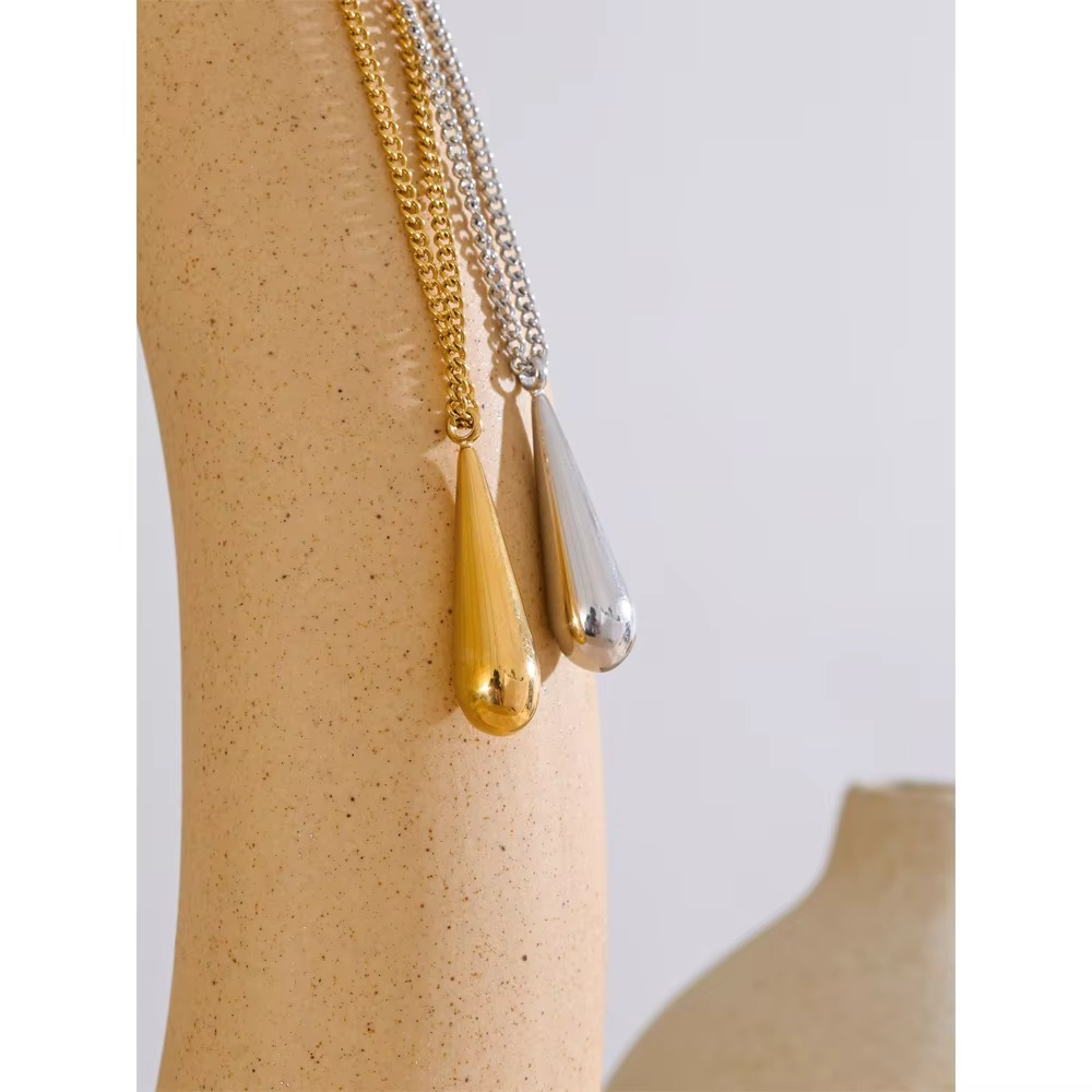 Nimrat Golddrop Pendant