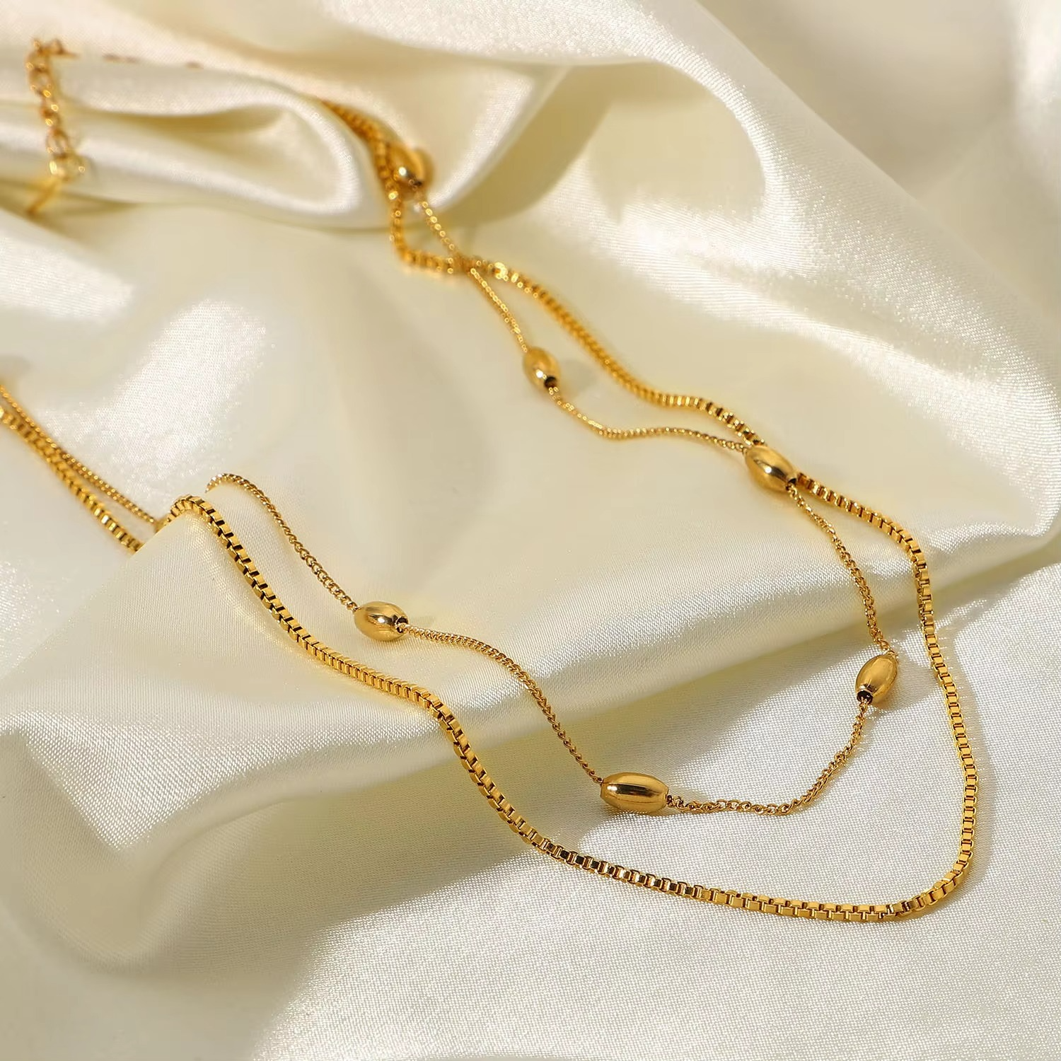Noor Glimmer Bead Necklace