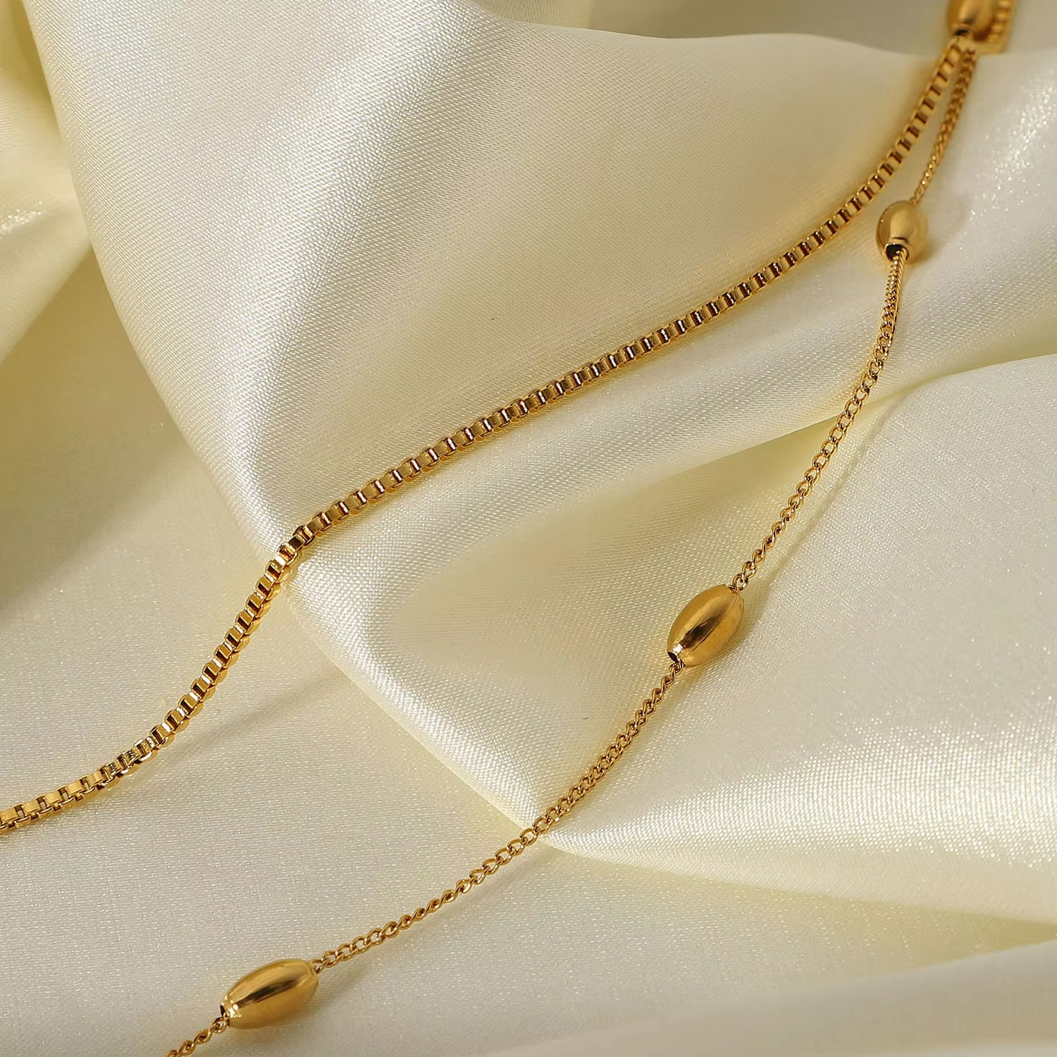 Noor Glimmer Bead Necklace