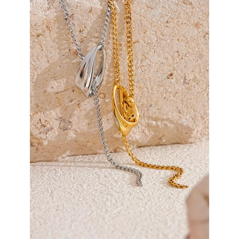 Rhea Bold Link Necklace