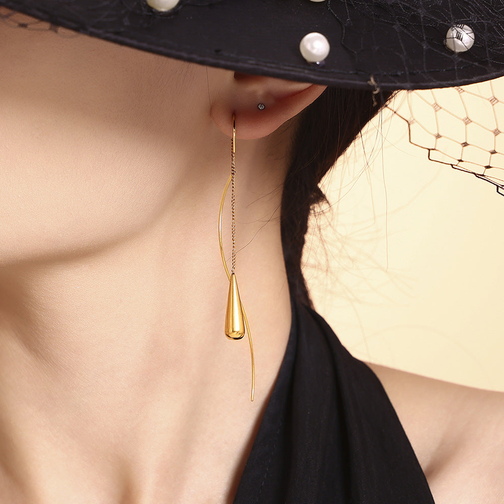 Saanvi Thread Curve Earring