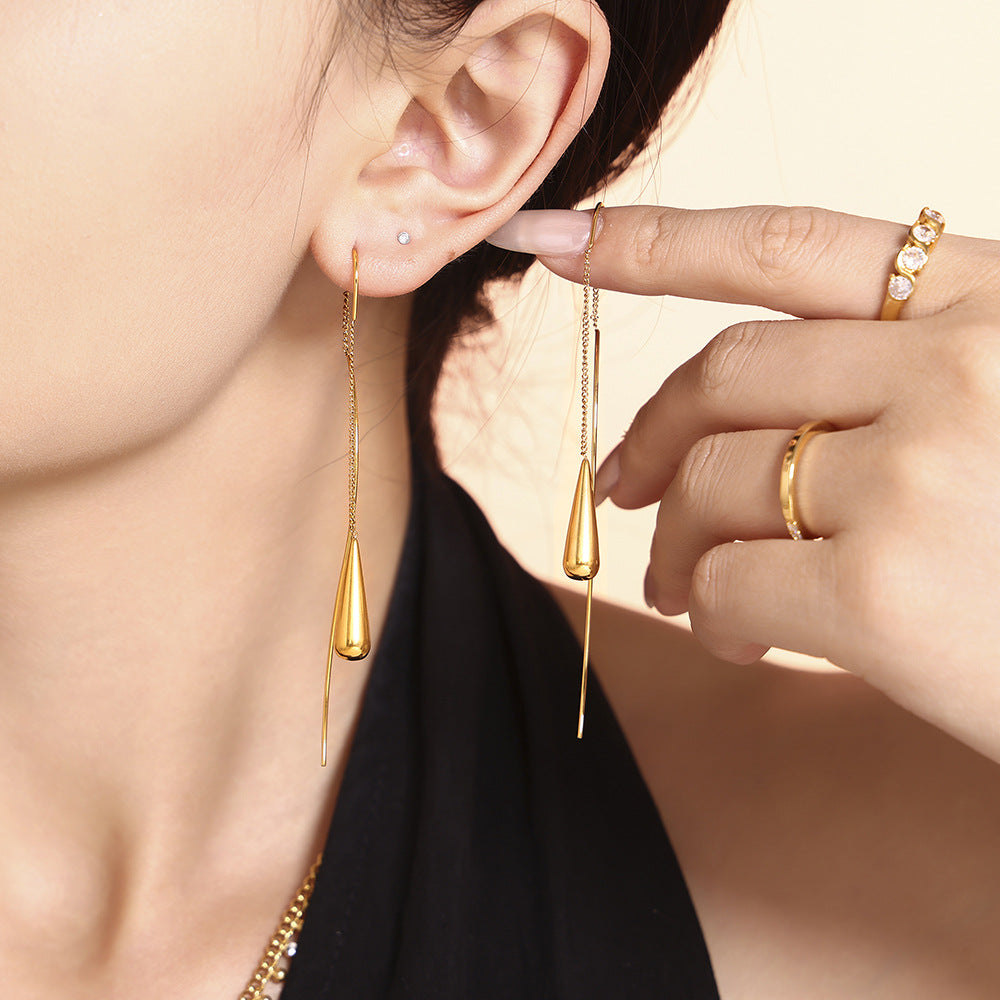 Saanvi Thread Curve Earring