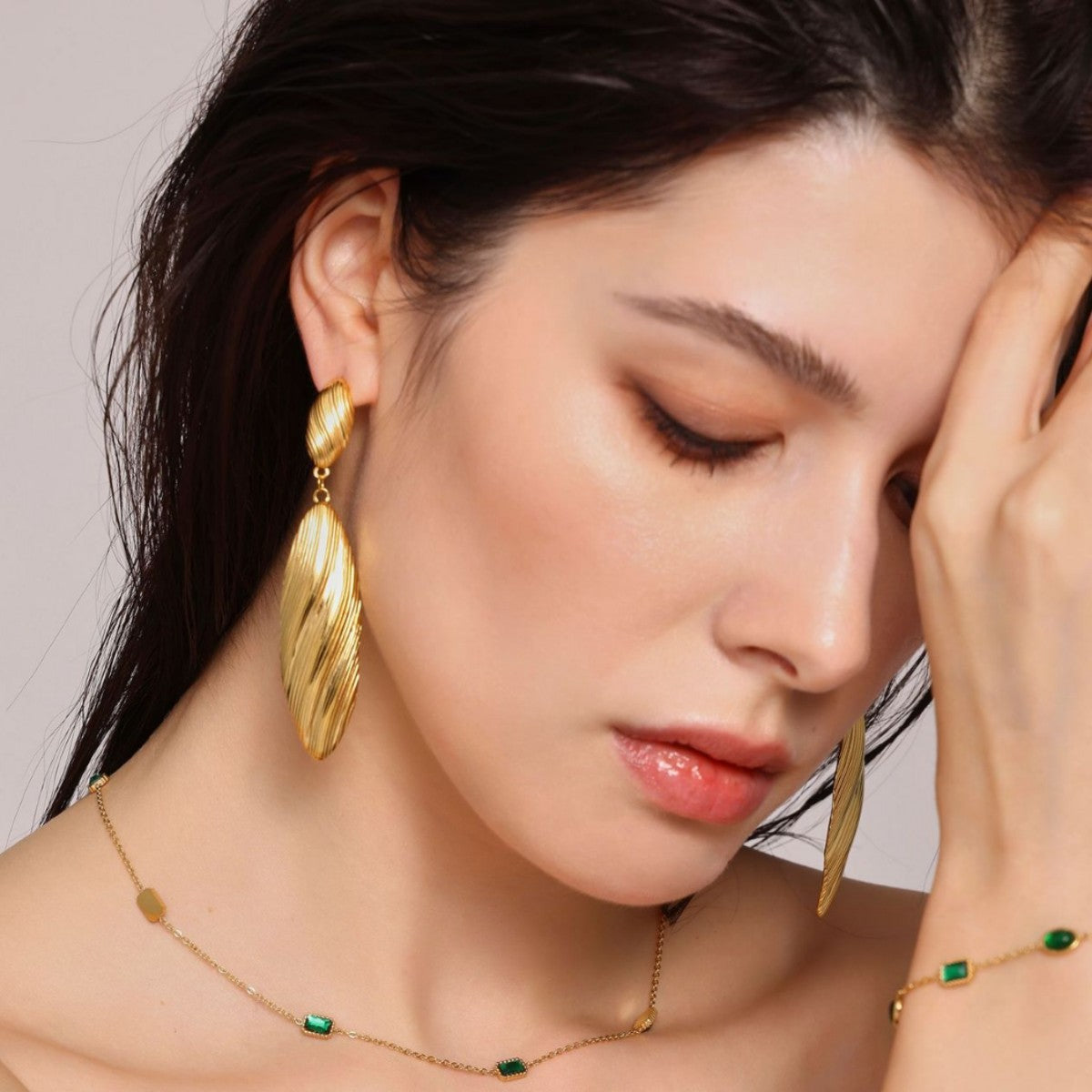 Tanvi Twist Leaf Earring