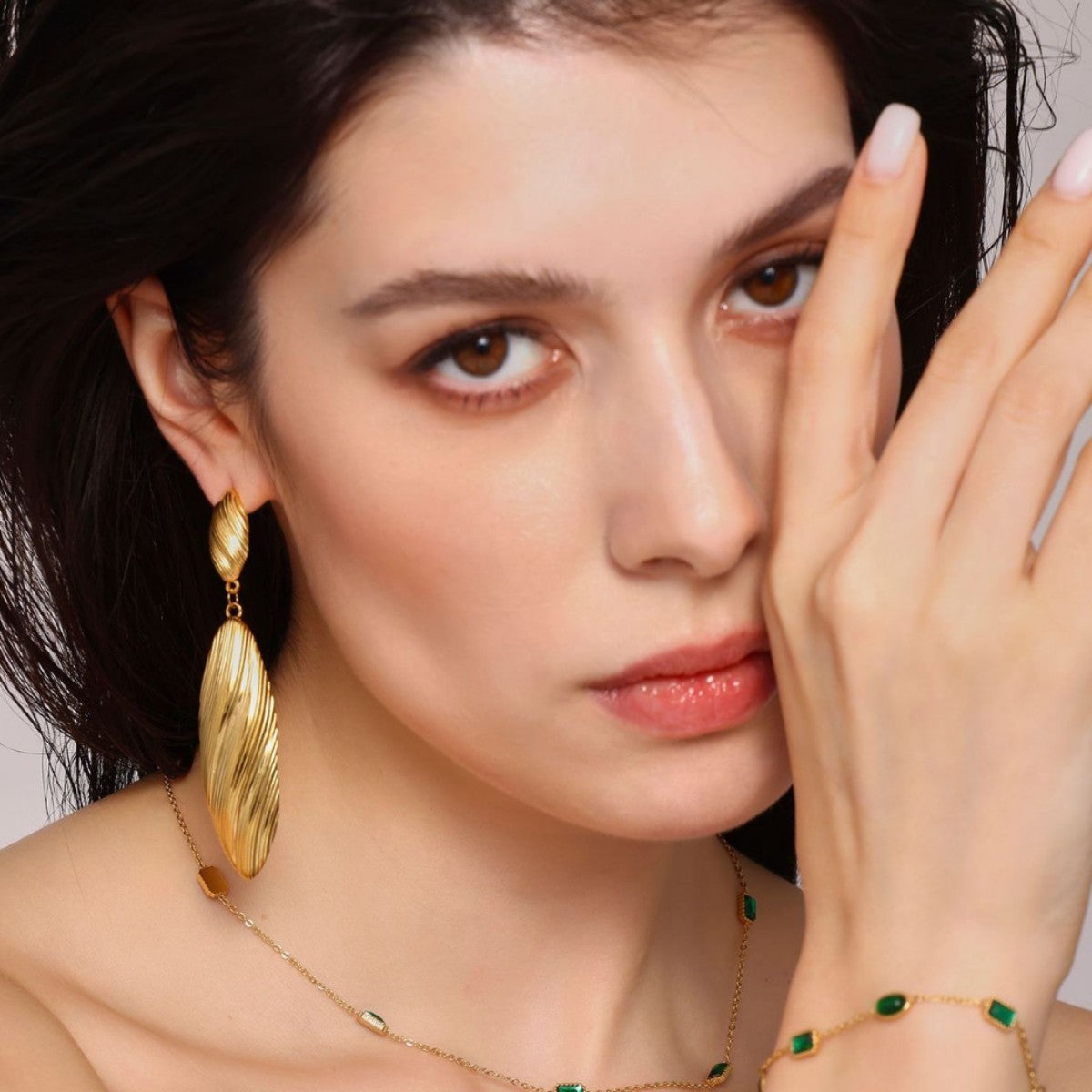 Tanvi Twist Leaf Earring