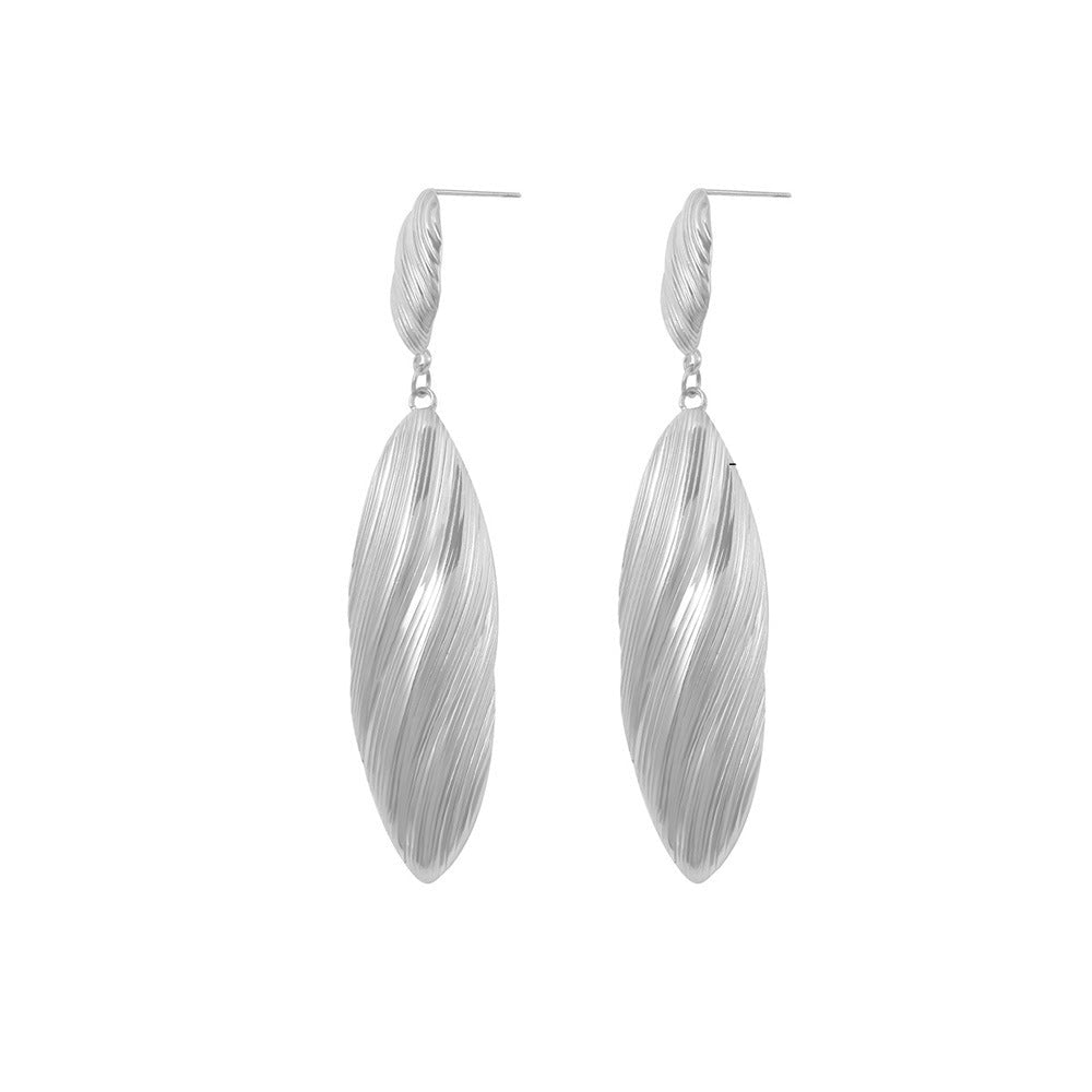 Tanvi Twist Leaf Earring